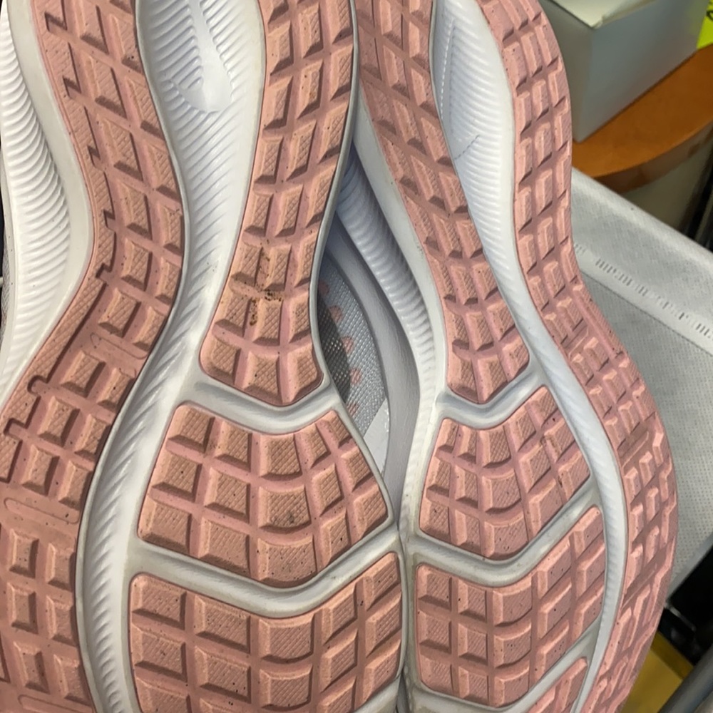 Sneakers - Picture 5 of 5